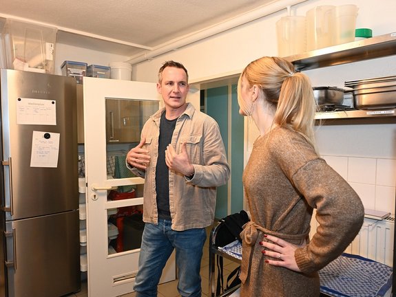 Tobias Licht (ARCHE) und Sophie Charlotte Schneider (coop eG)