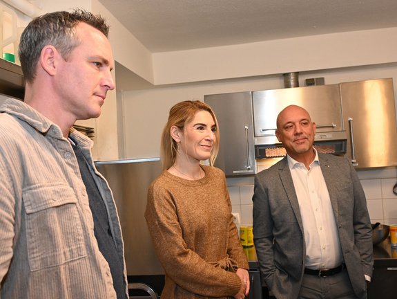 (vlnr) Tobias Lucht (ARCHE), Sophie Charlotte Schneider (coop eG) und Christian Hofmann (REWE)