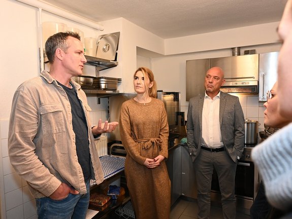 (vlnr) Tobias Lucht (ARCHE), Sophie Charlotte Schneider (coop eG) und Christian Hofmann (REWE)